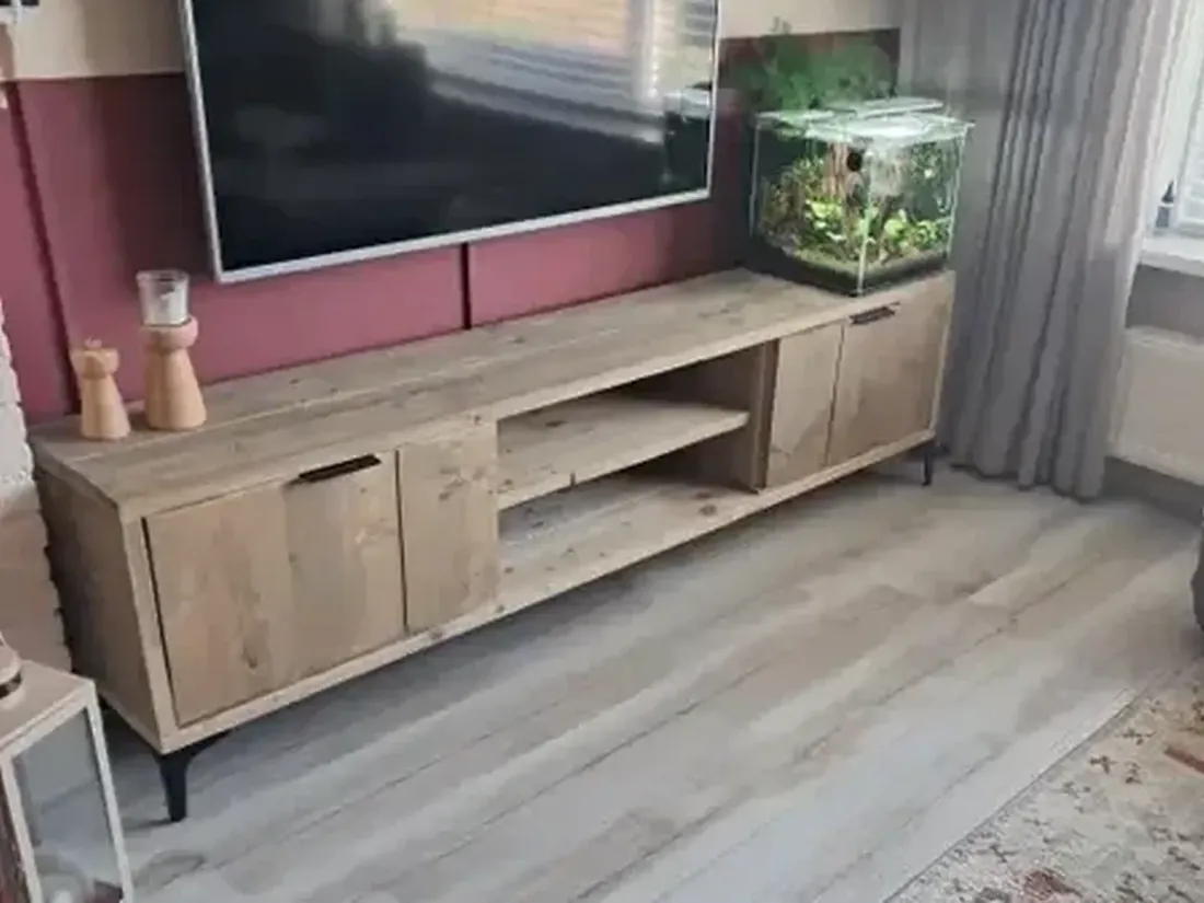Tv-meubels en sidetables door HOUT & HUIS
