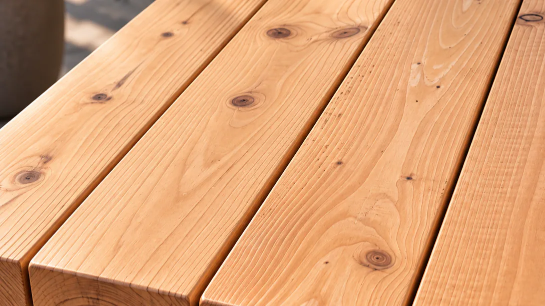 Tuinbanken en tuinmeubels door HOUT & HUIS in Heerenveen